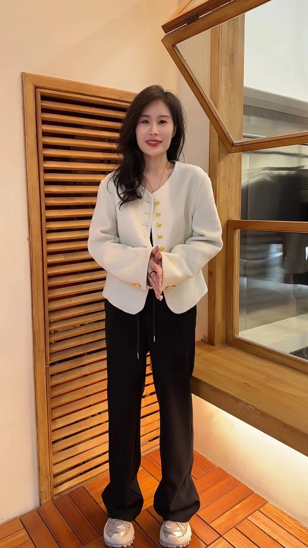 Miss huo 小香风毛呢外套 A杏色  8956