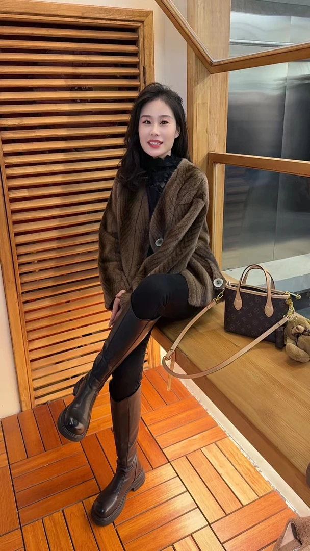 Miss huo 大扣毛毛外套 A 咖色  L608