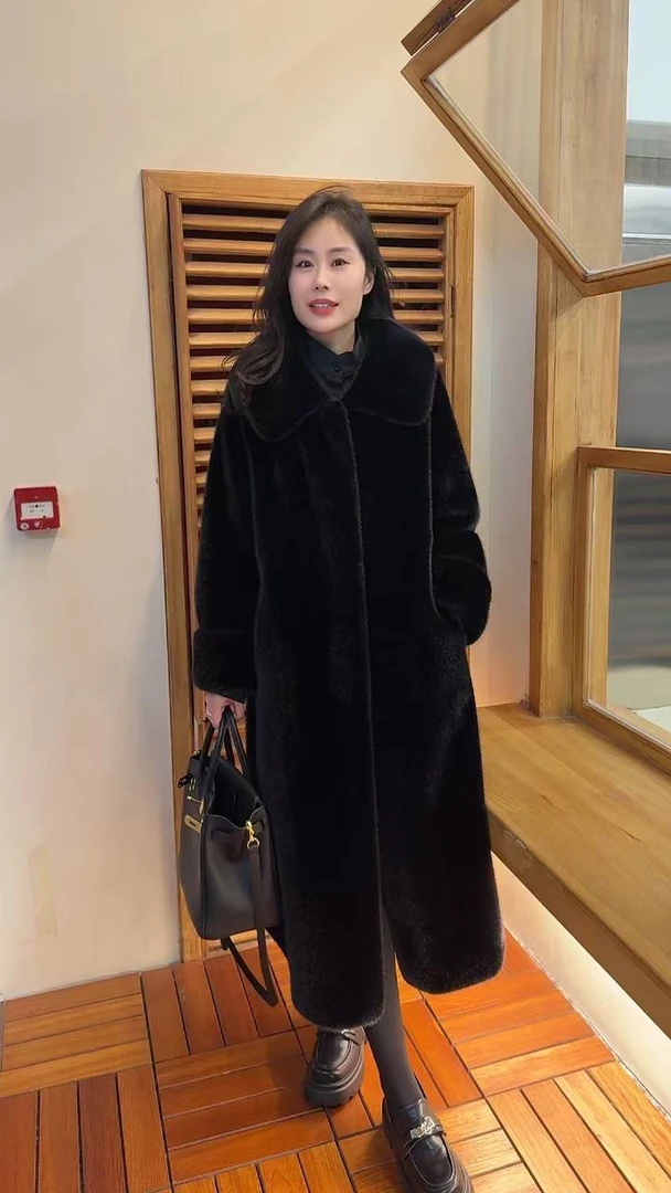 Miss Huo 方领长款毛毛外套 A 黑色 2428