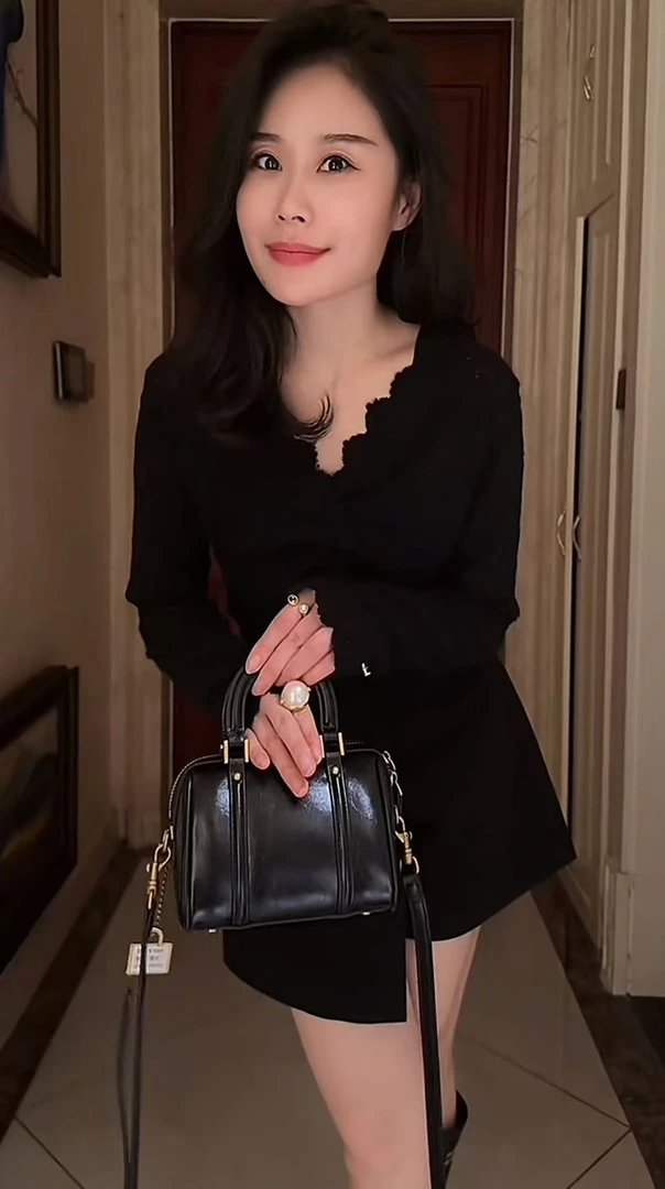 Miss Huo V领镂空打底衫 A黑色 9293