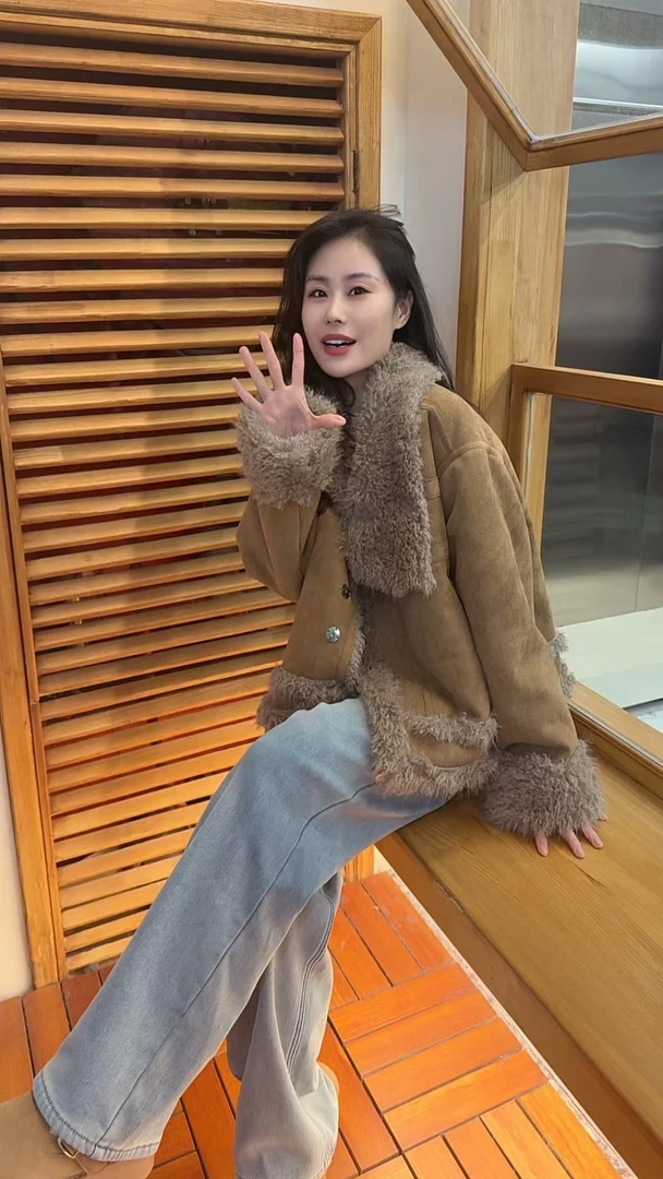 Miss Huo 毛毛拼接外套 A卡其色 88193