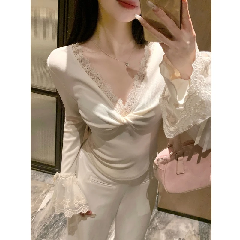 2025纯欲风V领扭结拼接蕾丝花边T恤修身喇叭袖蝴蝶结打底衫