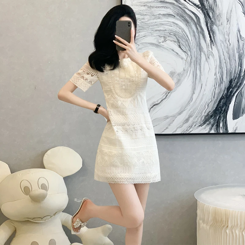夏季小香风蕾丝连衣裙女2025新款名媛镂空钉珠高级感小个子a字裙