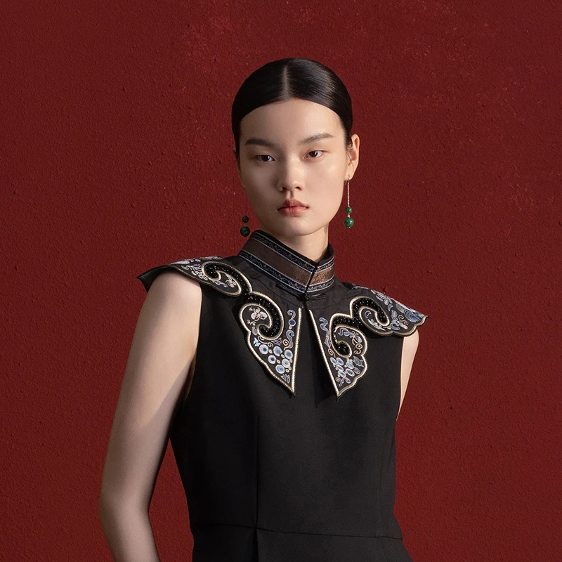 生活在左走秀同款云肩真丝香云纱手工钉珠新品配饰小披肩女