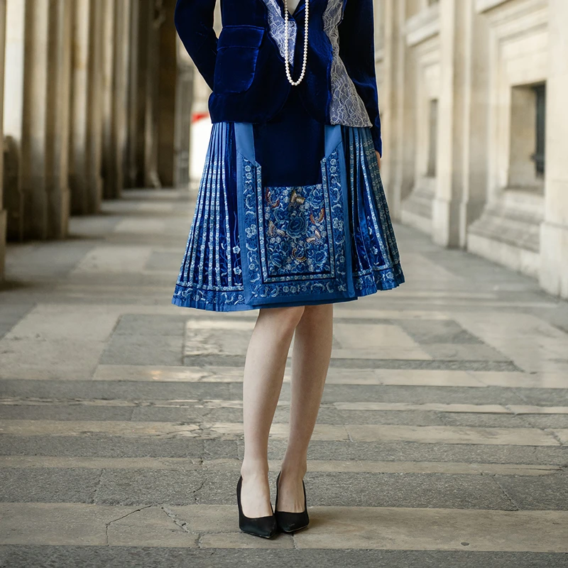 林栖马面裙生活在左时装周春夏绣花新中式国风红色半身裙女