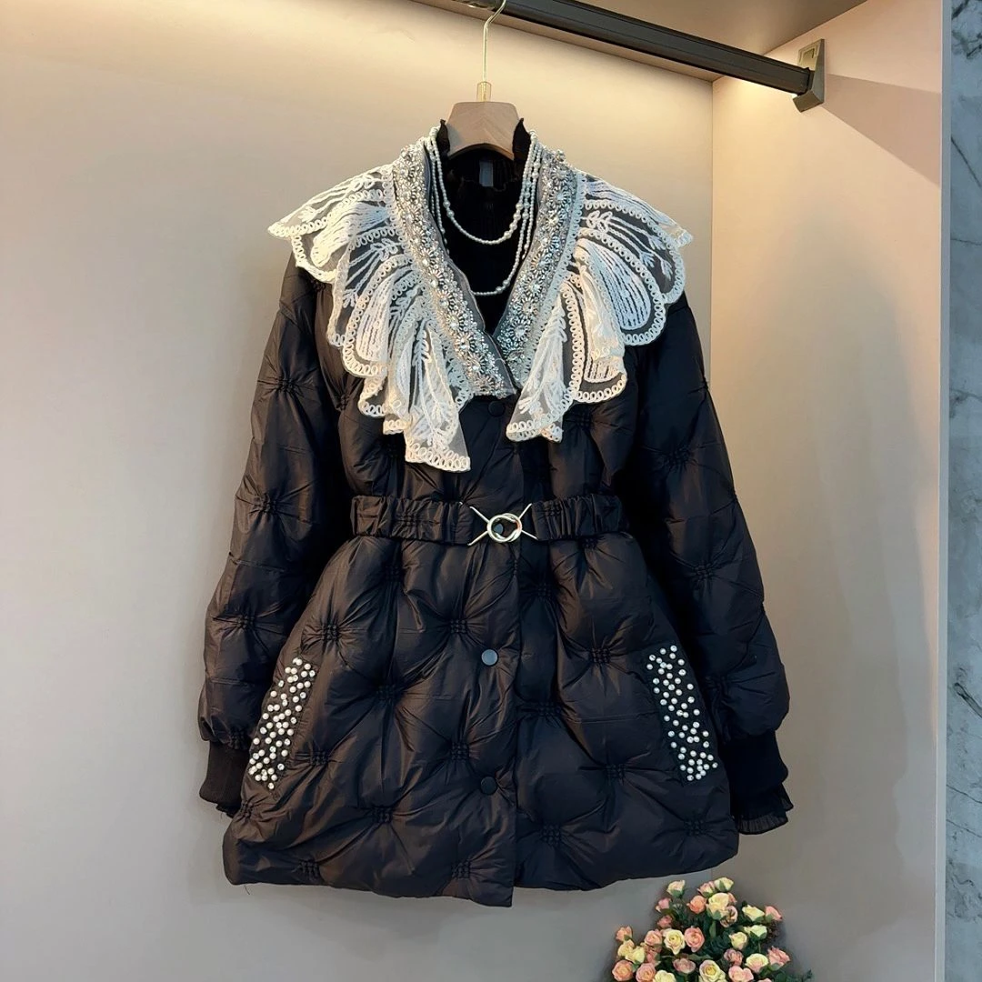 2024冬装重工镶钻蕾丝娃娃领法式重工女精致奢华设计感宽松外套