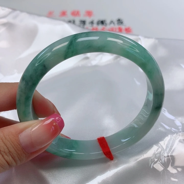 翡翠手镯未镶嵌57圈