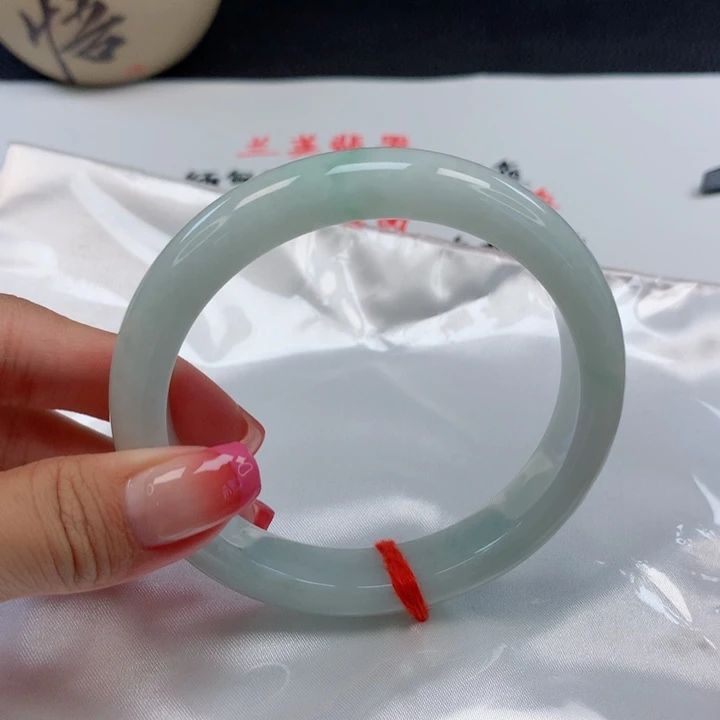 翡翠手镯未镶嵌64圈
