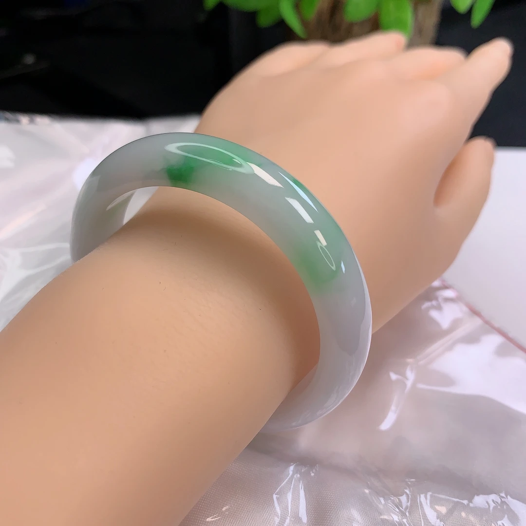 52圈口天然翡翠手镯老种冰润飘绿花高级上档次正圈精美女款玉镯女