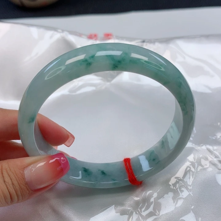 翡翠手镯未镶嵌63圈