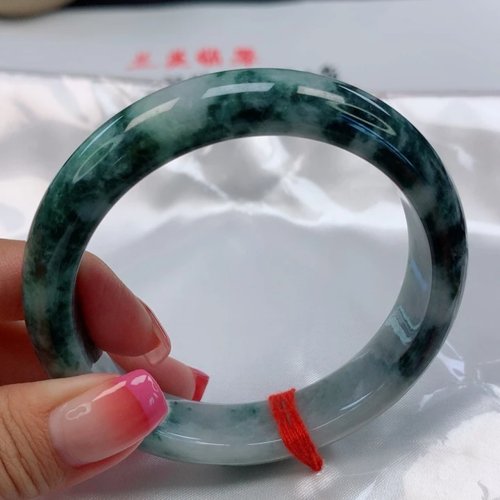 翡翠手镯未镶嵌59圈