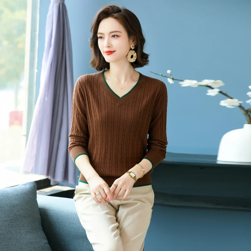 精致拼色V领扭麻花洋气时尚宽松2024春秋新款套头长袖针织衫女装