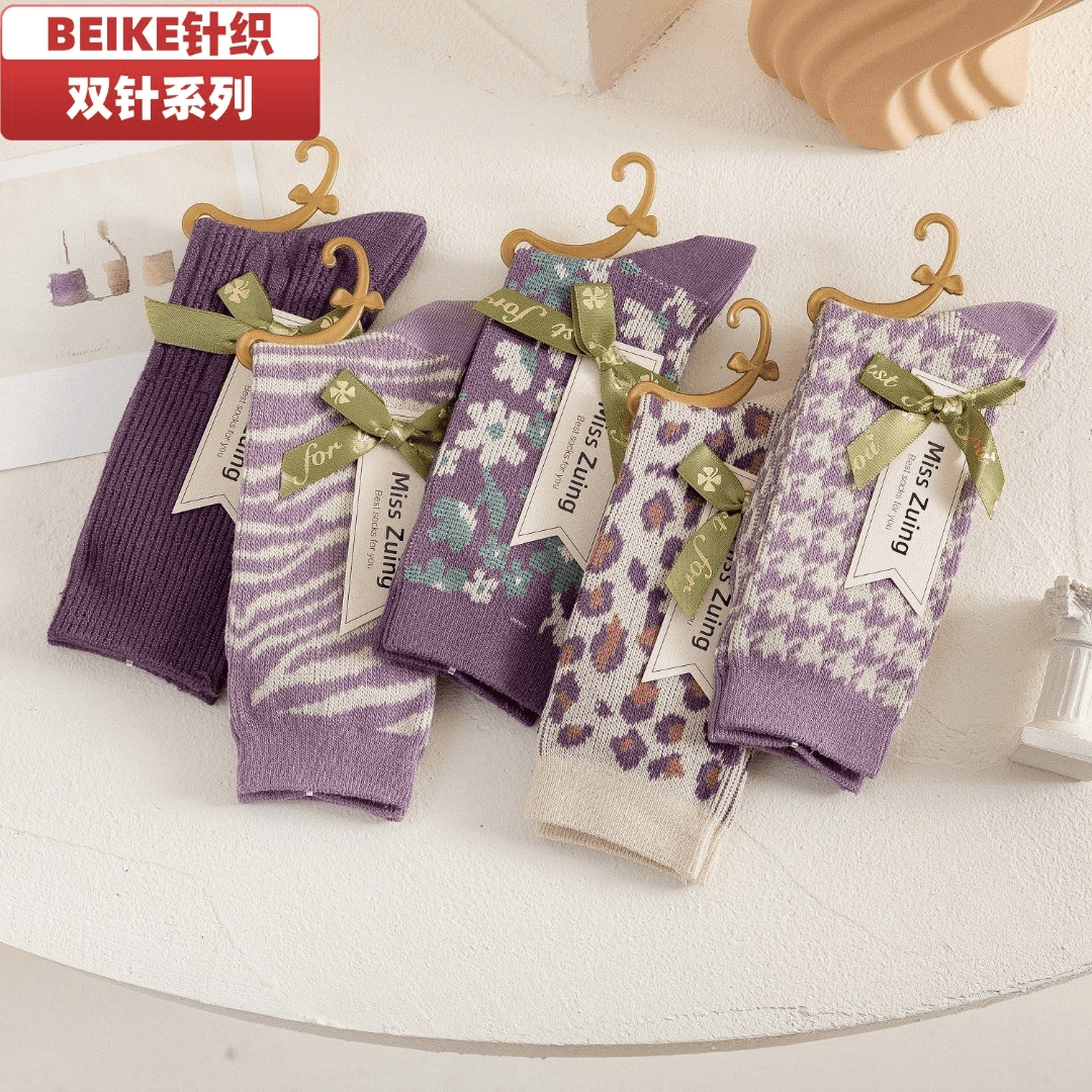 BEIKE秋冬新款紫色系复古韩版格子双针双路袜子小花豹纹中筒女袜
