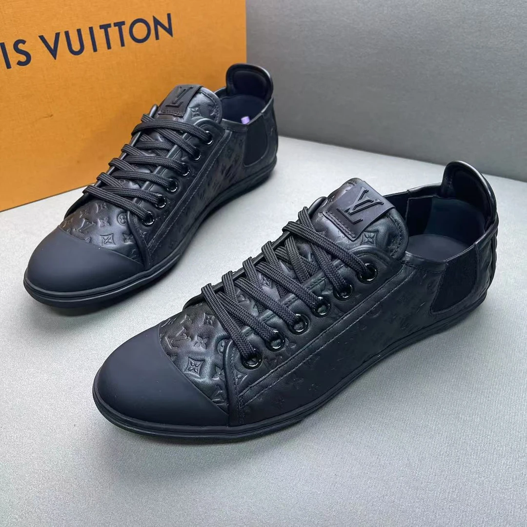 LouisVuitton/路易威登黑色浮雕老花时尚百搭板鞋 39.5码/全新