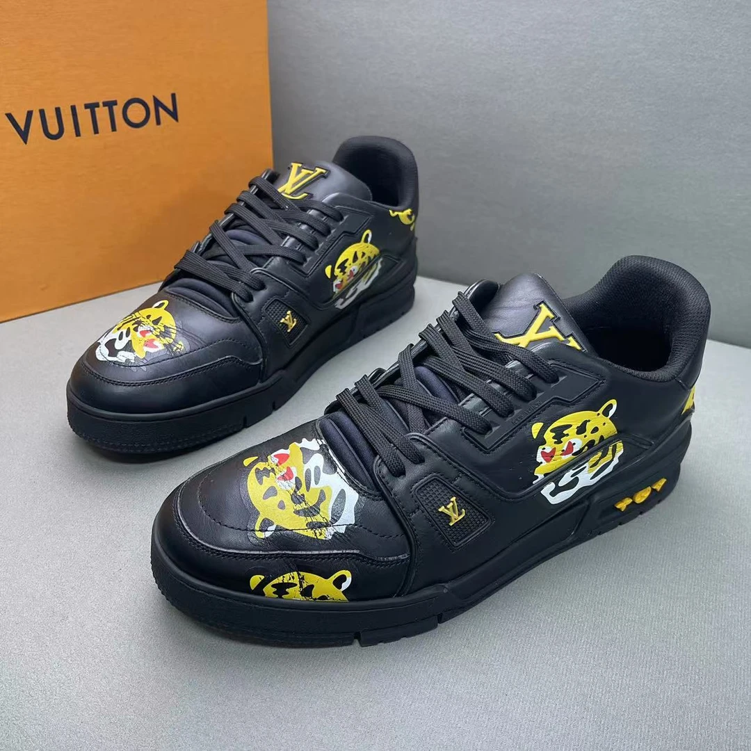 95新 LouisVuitton/路易威登 黑色男士休闲潮流虎头板鞋 41.5码