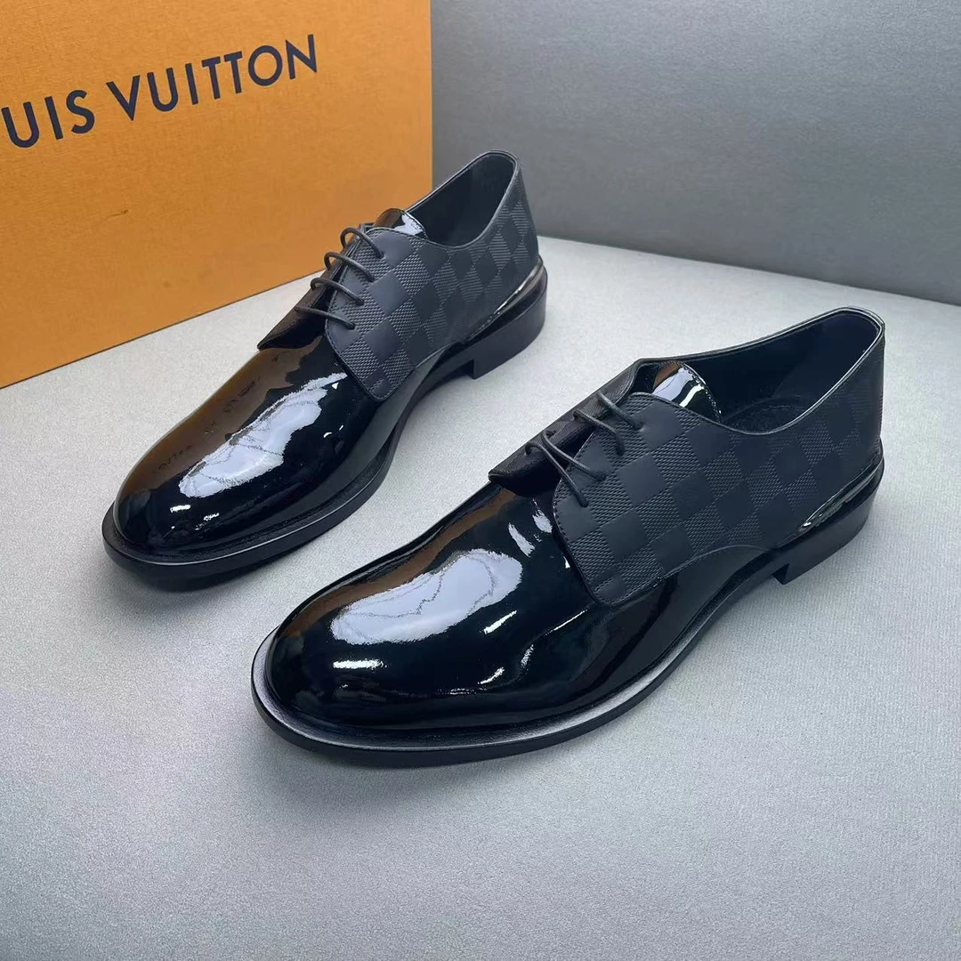 未使用 LouisVuitton/路易威登 黑色亮漆面棋盘格皮鞋 41码