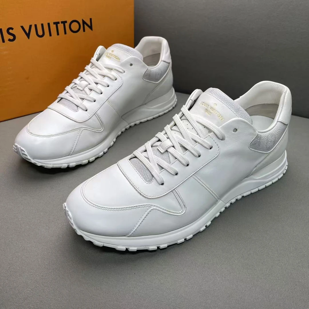95新 LouisVuitton/路易威登 白色时尚百搭老花皮革面运动鞋 43码