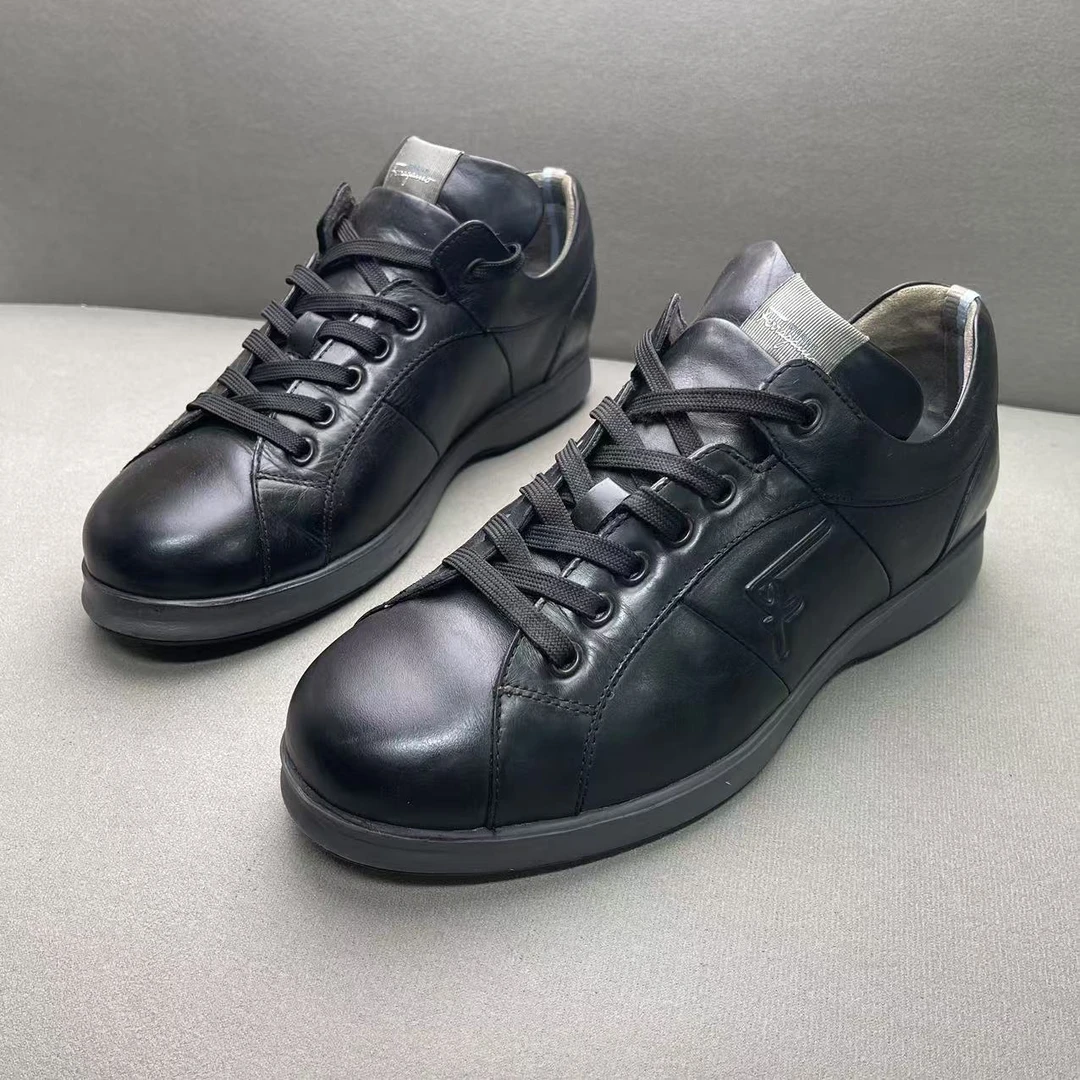95新 FERRAGAMO/菲拉格慕 黑色浮雕压印时尚百搭低帮板鞋 39码