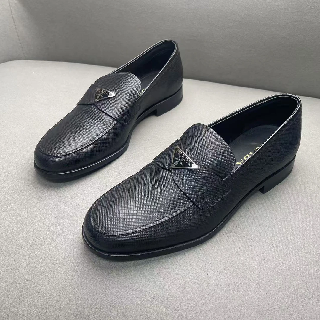 Prada/普拉达黑色经典金属三角标时尚百搭商务皮鞋 40.5码/全新