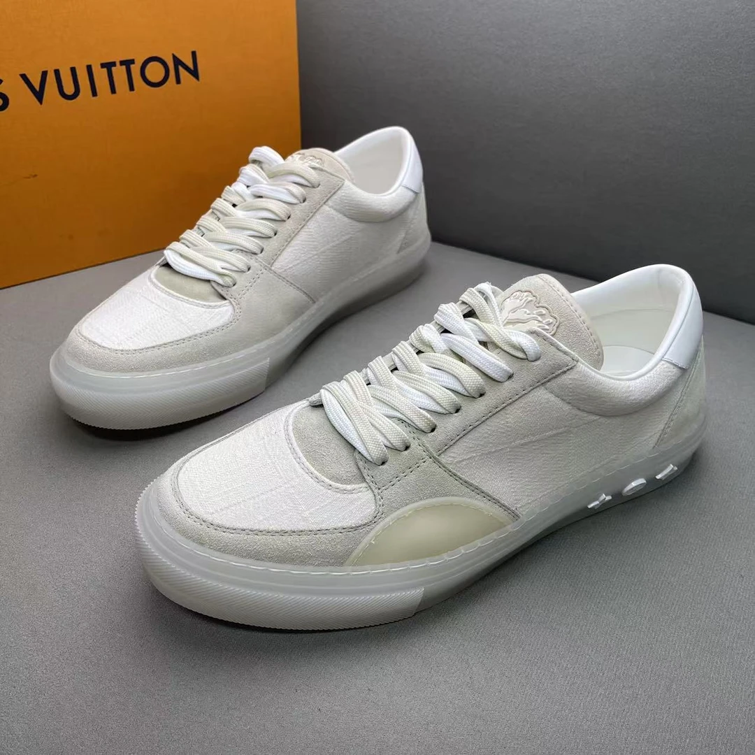 全新未使用 LouisVuitton/路易威登 白色棋盘格时尚百搭板鞋 41码