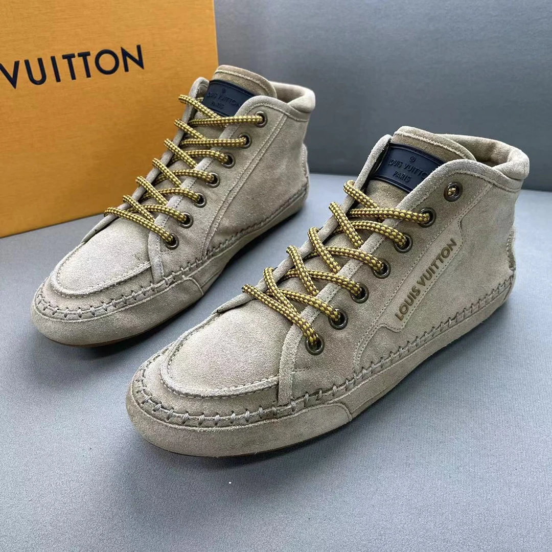 95新 LouisVuitton/路易威登 棕色麂皮时尚百搭高帮板鞋 42.5码