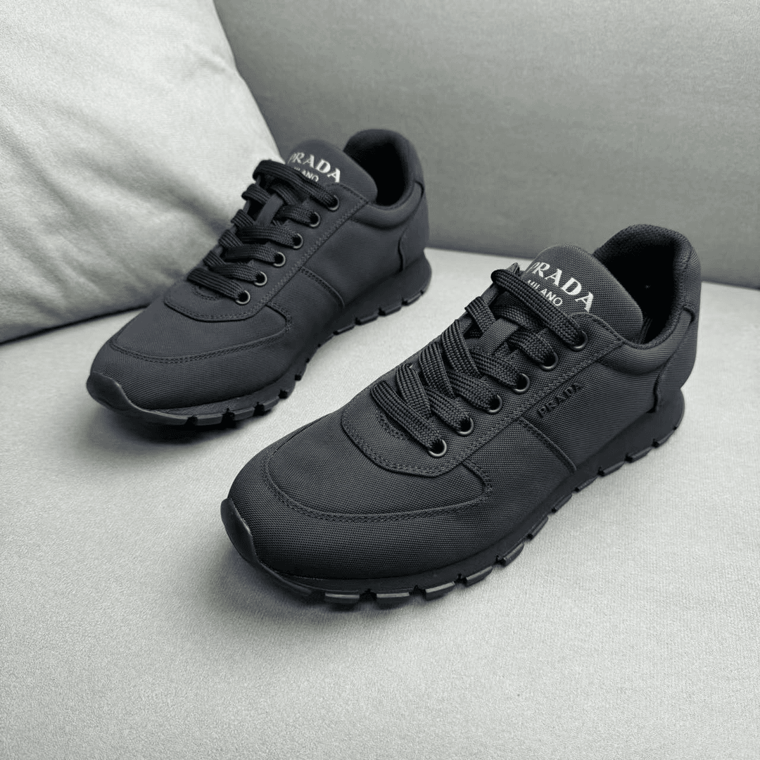 Prada/普拉达黑色网面舒适时尚户外百搭运动鞋 40.5码/全新