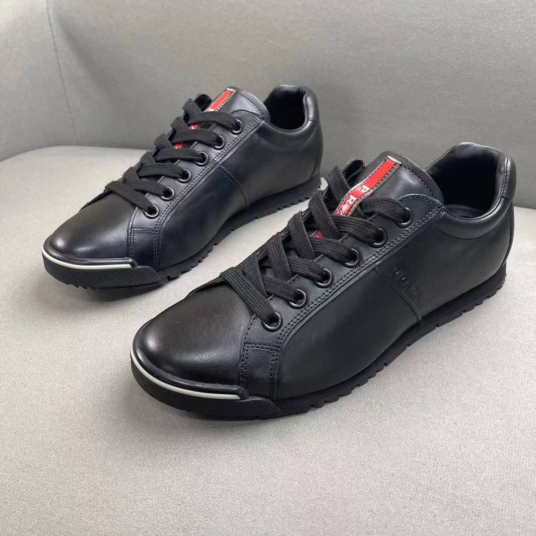 99新 Prada/普拉达 黑色男款logo时尚百搭低帮系带板鞋 41码