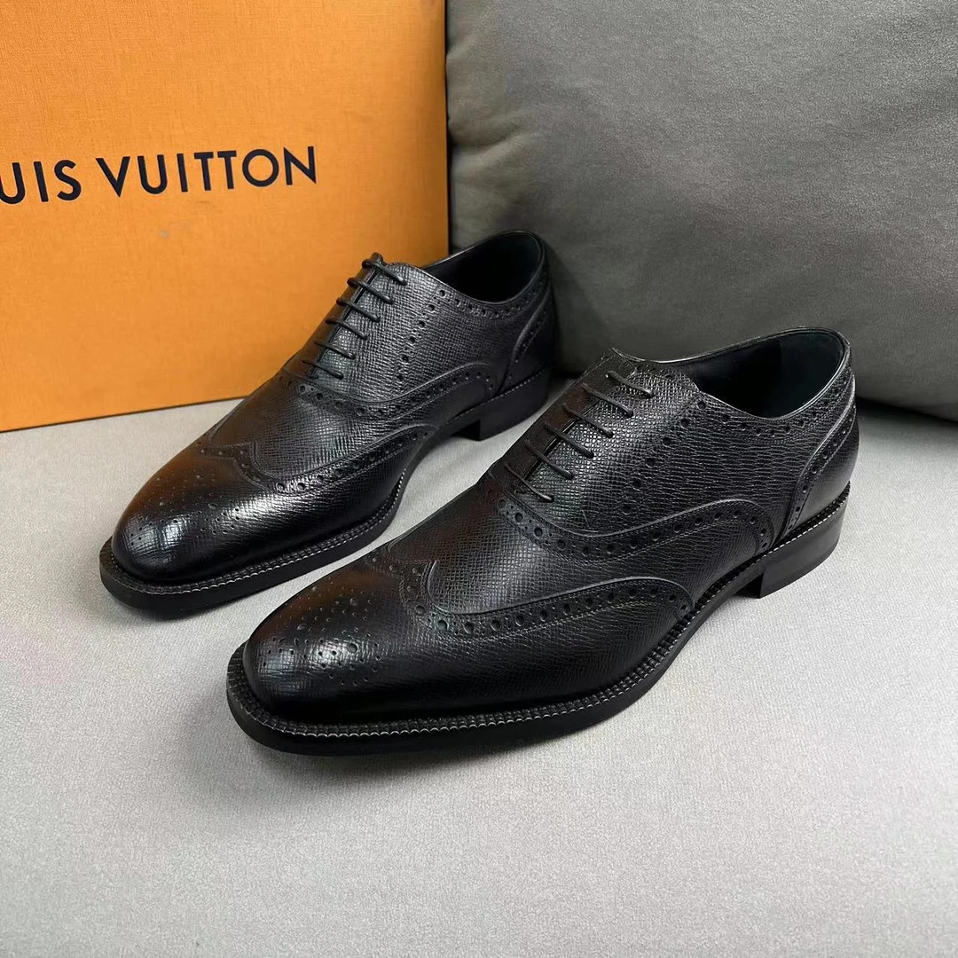 全新未使用 LouisVuitton/路易威登 黑色浮雕印花商务皮鞋 41.5码