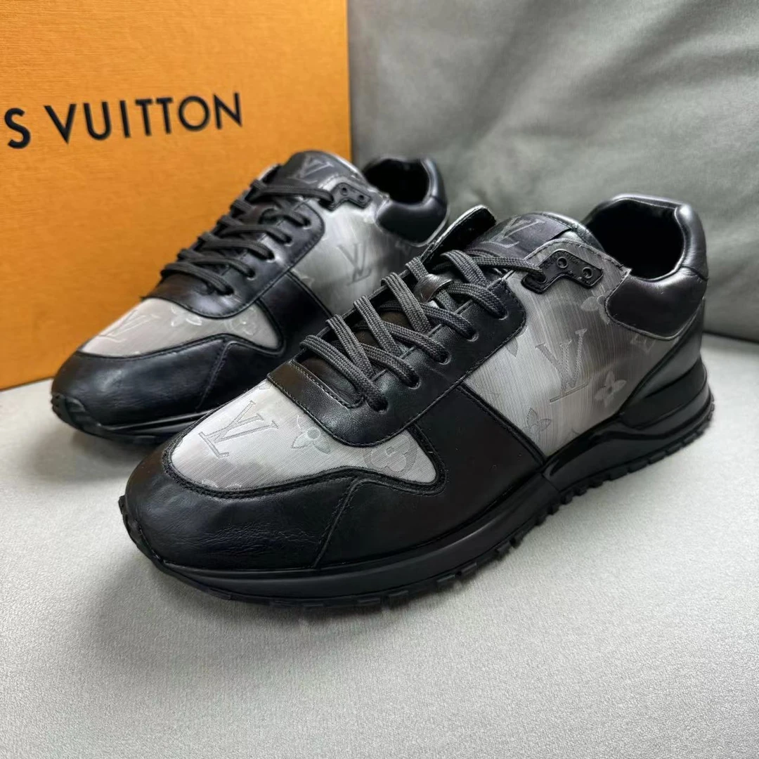 LouisVuitton/路易威登黑色镭射时尚百搭运动鞋 40.5欧码/95新