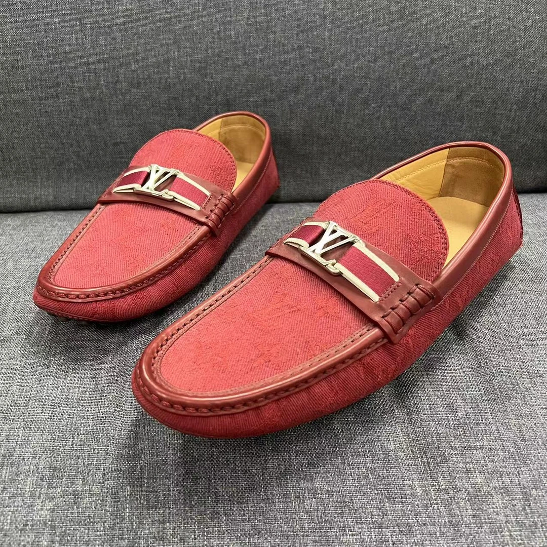 未使用 LouisVuitton/路易威登 红色老花休闲豆豆鞋41码 全新摆放