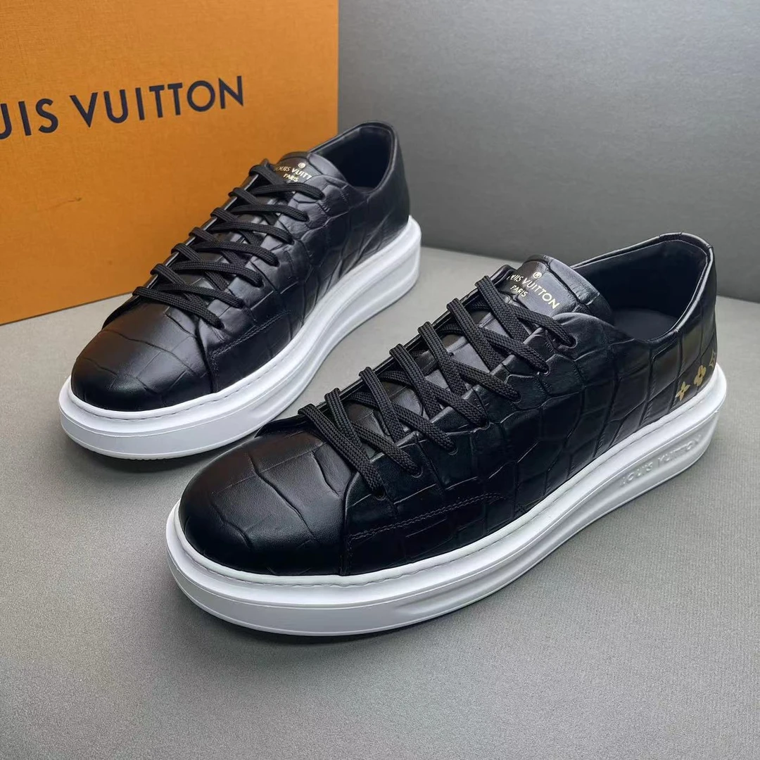 全新未使用 LouisVuitton/路易威登 黑色鳄鱼压纹休闲松糕鞋 42码
