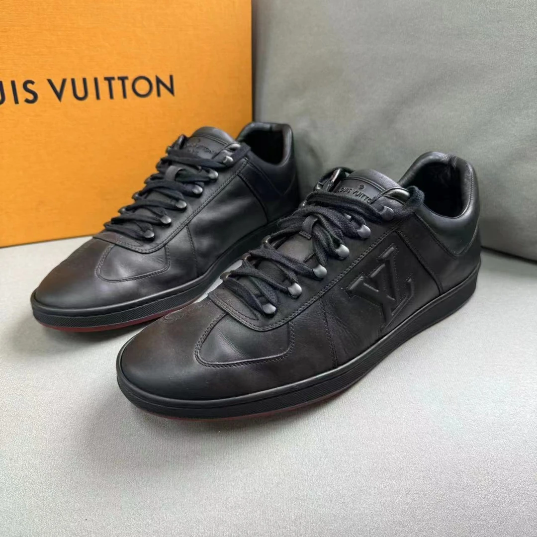 95新 LouisVuitton/路易威登 黑色大logo时尚百搭透气板鞋42.5码