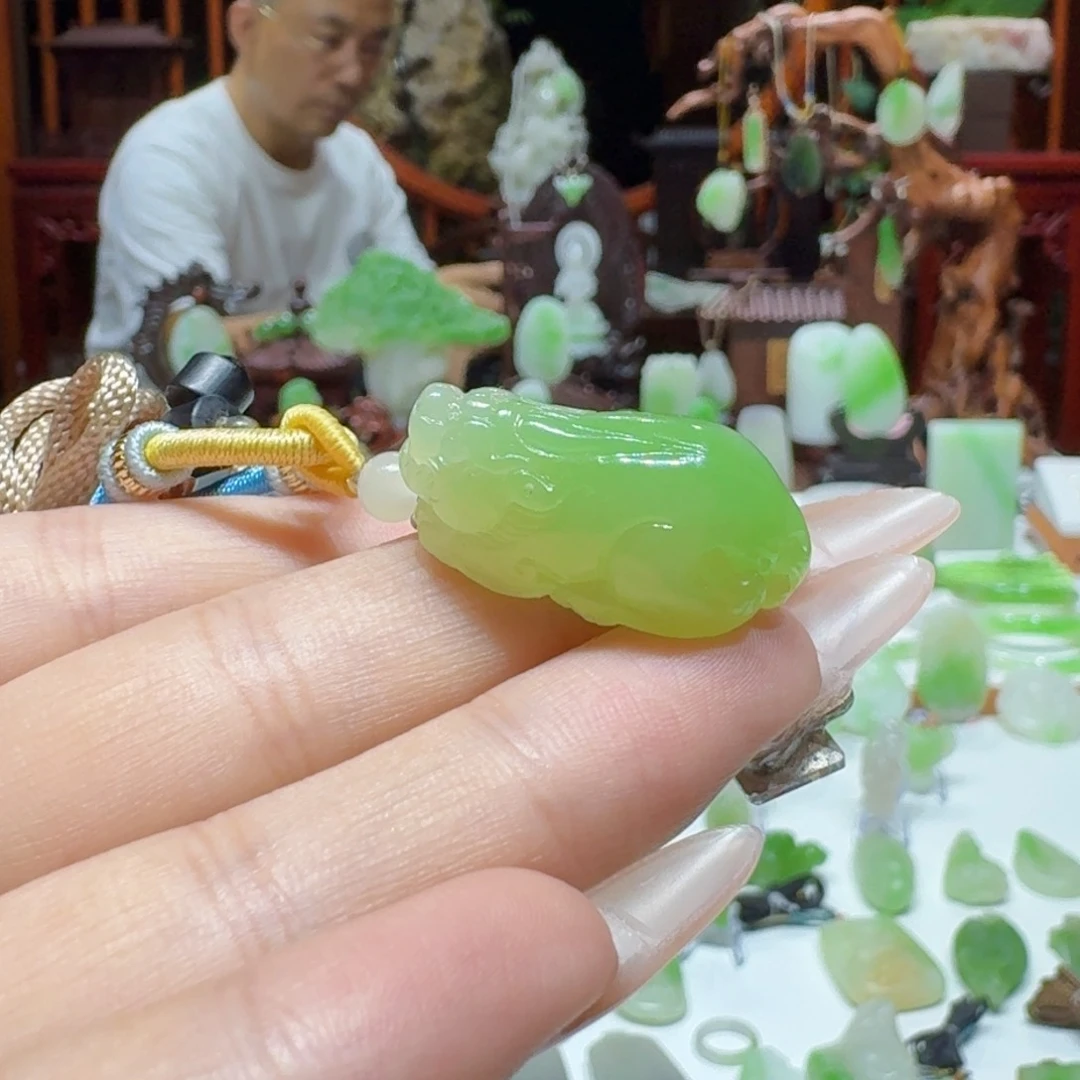 和田玉浓翠貔貅未镶嵌