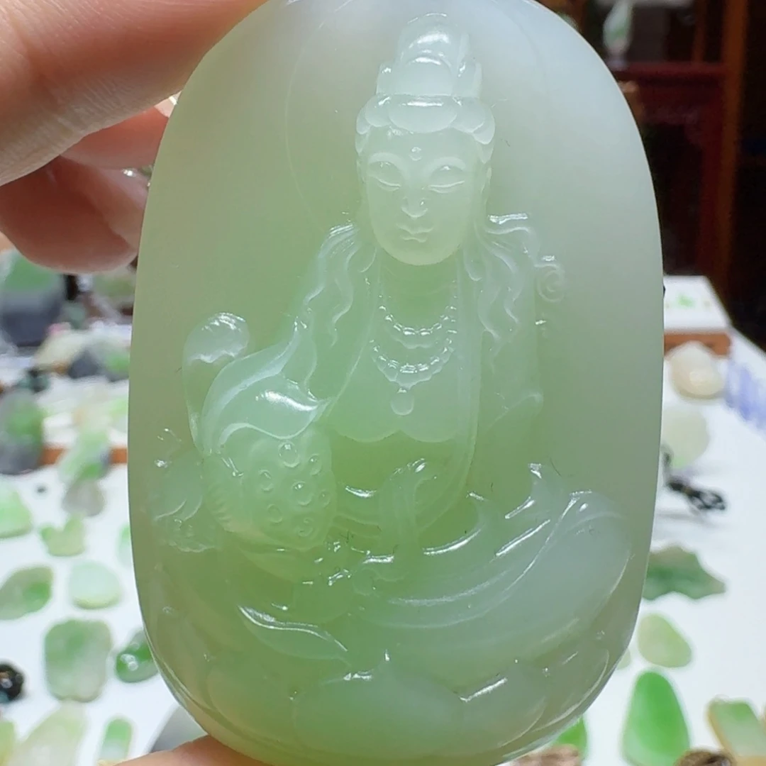 和田玉冰底翠青观音未镶嵌