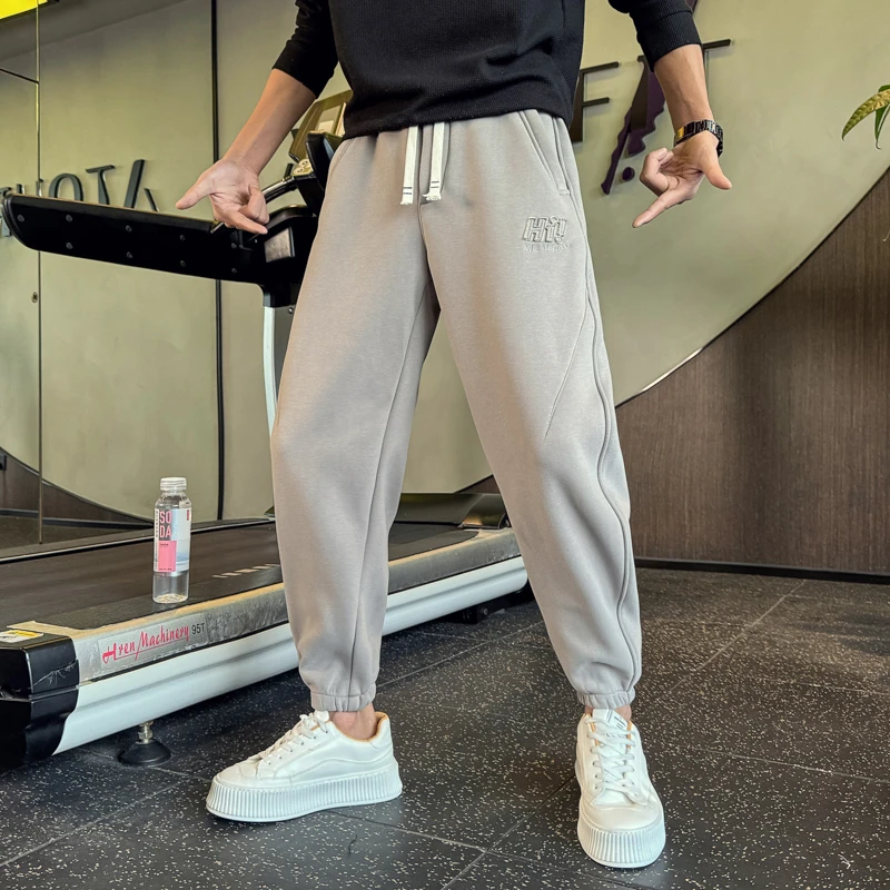 秋冬季痞帅束脚卫裤2025新款字母运动裤百搭高级感哈伦裤休闲裤男