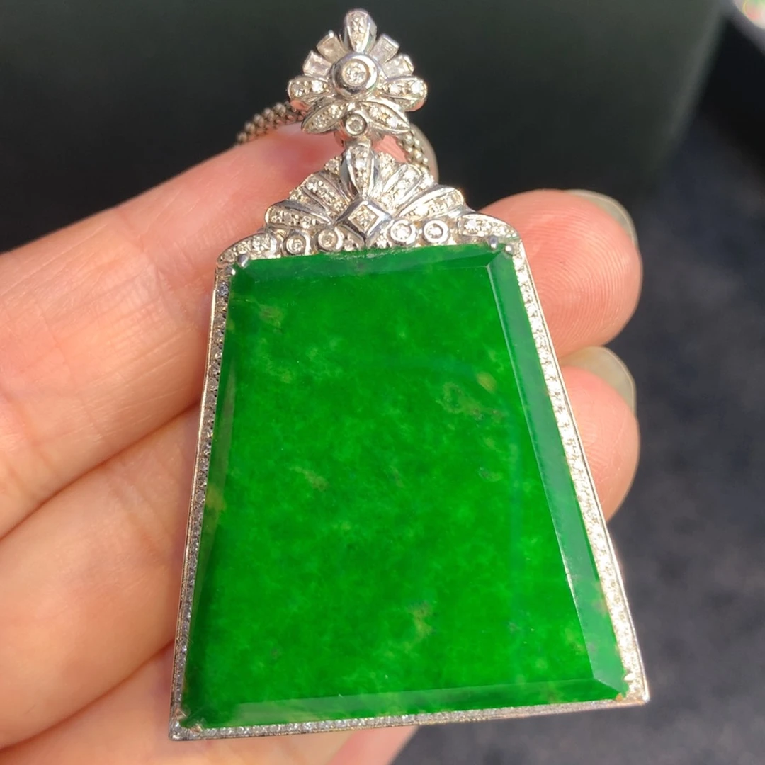 翡翠颈饰18K金镶嵌翡翠