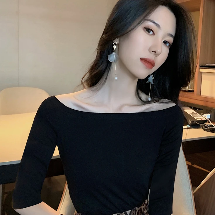 五分袖黑色一字肩t恤露肩紧身上衣女修身中袖心机棉打底衫一字领