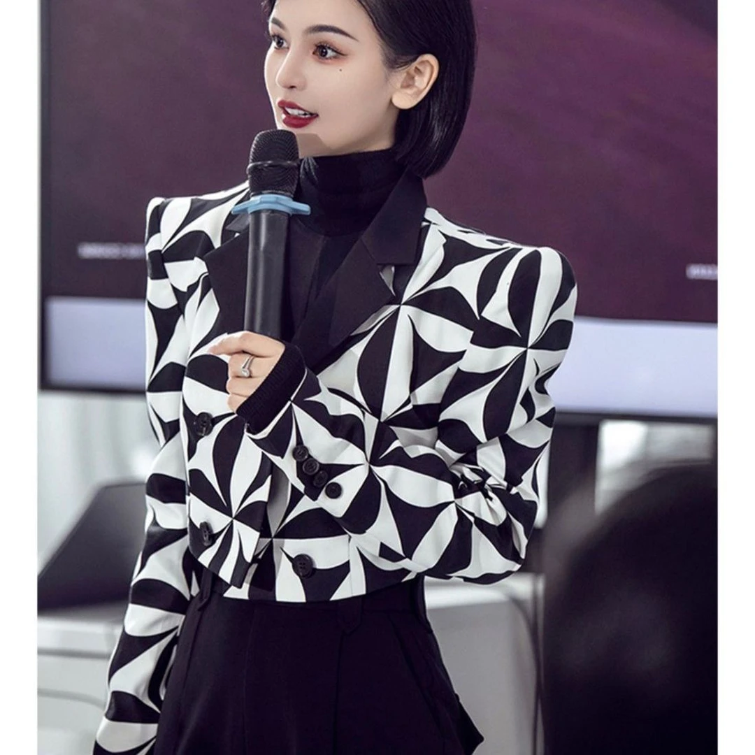 欧货减龄洋气独特别致西服高级感炸街超好看小香风西装外套女春装