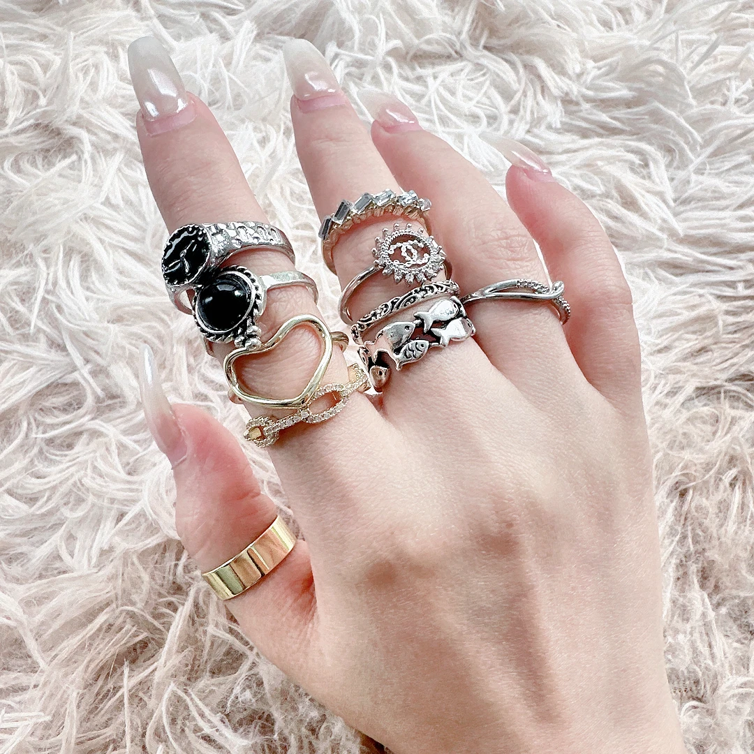 闭口戒指款式随机，圈口可选美码3.5~9.5