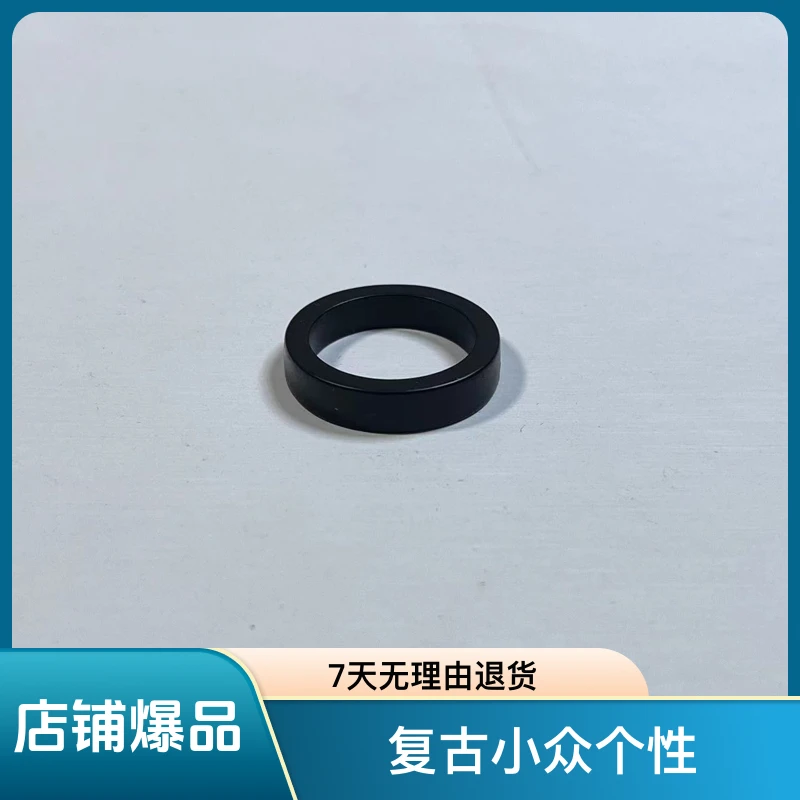 和田玉纯天然时尚经典素款简约气质，复古小众个性高级感情侣戒圈。