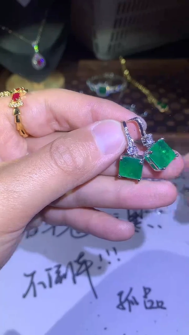 【闪购商品】祖母绿耳饰未镶嵌055