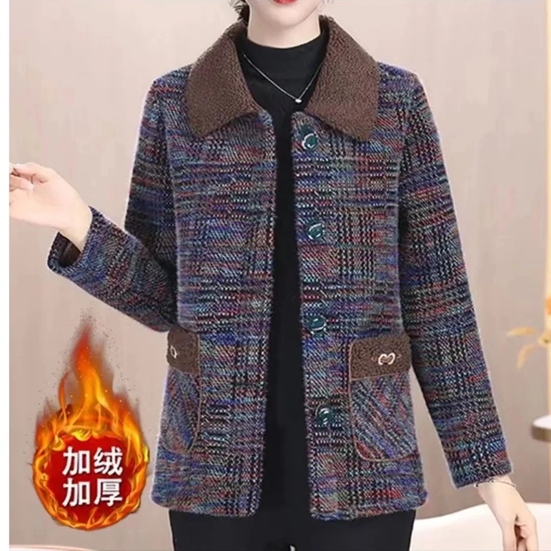 秋冬妈妈装加绒加厚时尚洋气上衣女中老年冬季格子老年人加厚外套