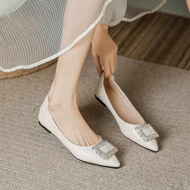 平底单鞋女2024新款百搭尖头瓢鞋软底四季工作鞋大码鞋41-43