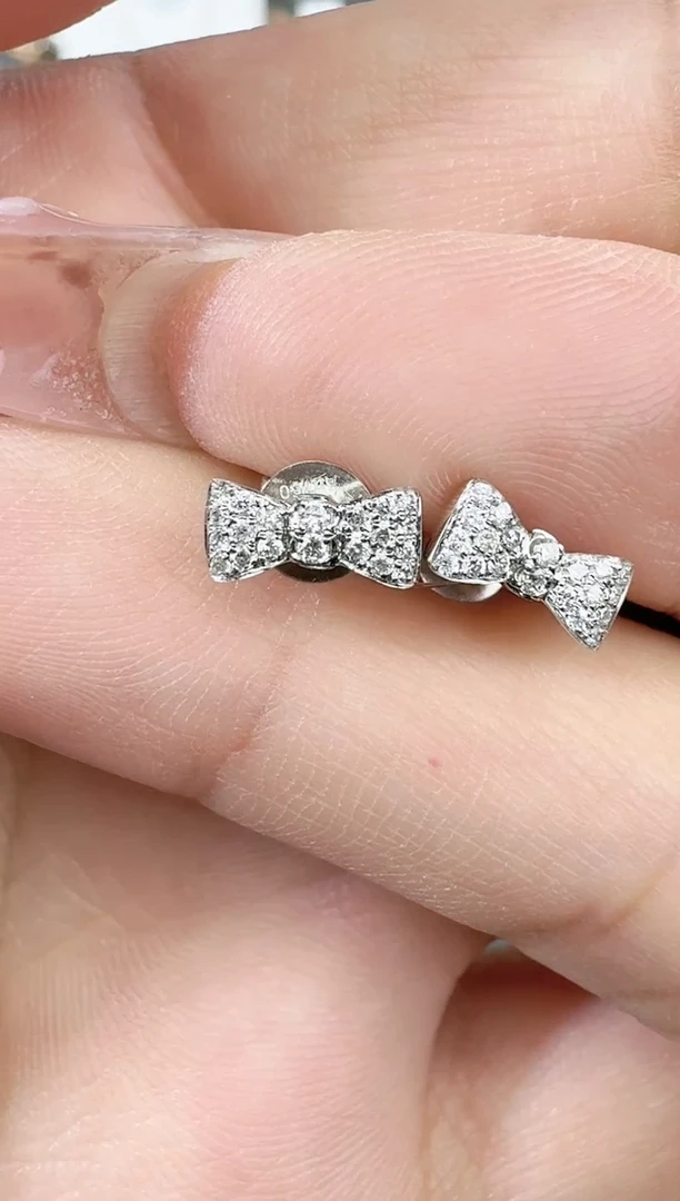 【闪购商品】钻石耳钉18K金镶嵌k白耳饰1.14g