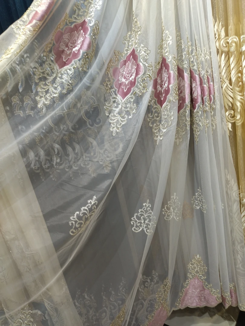 2023新款粉丝贴绒高货精品刺绣成品窗纱产品卧室