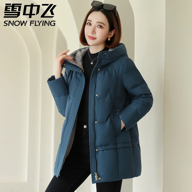 雪中飞2023冬季新款连帽羽绒服时尚休闲舒适短款妈妈装保暖外套女