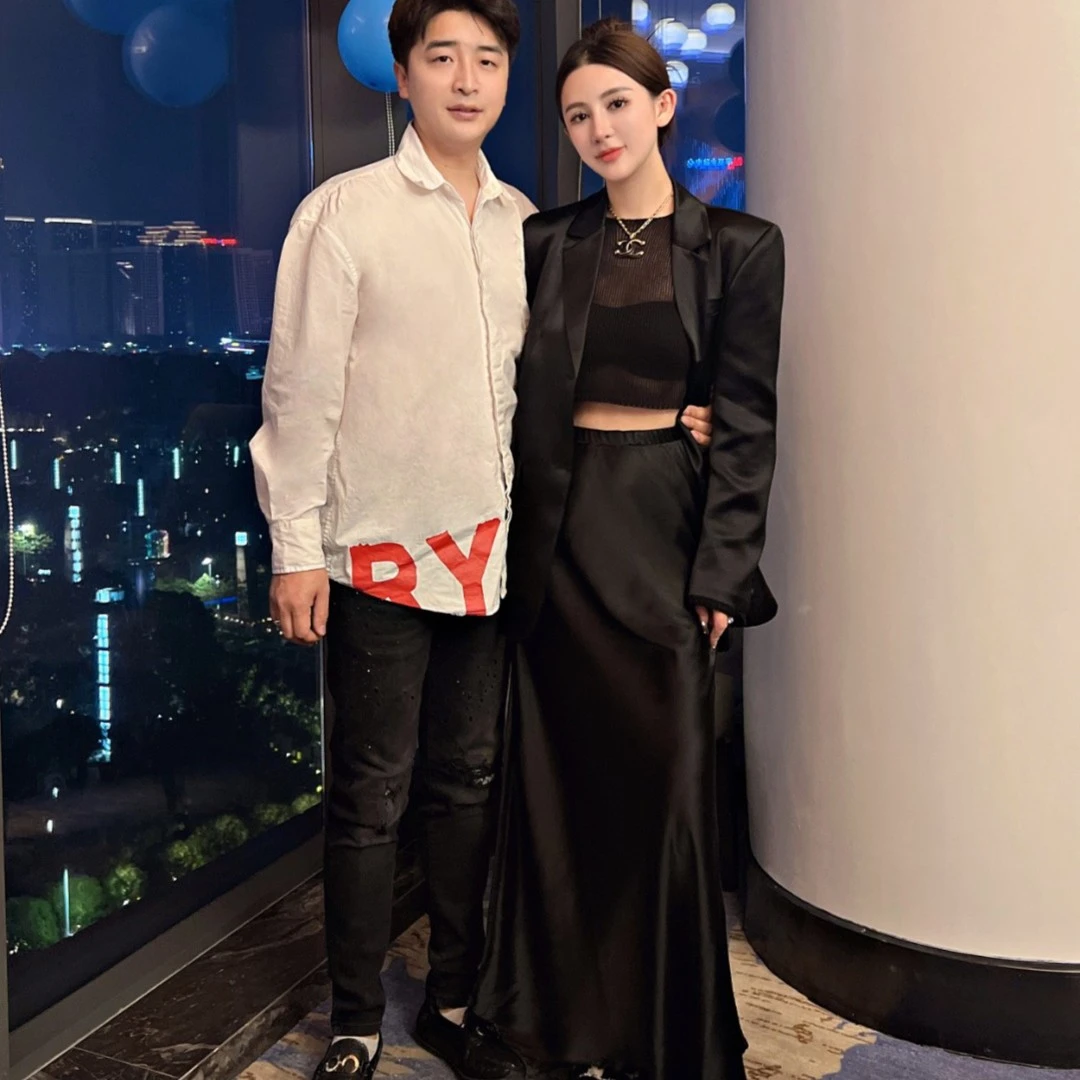 G. yantong/郭彦彤春款气质简约时尚显瘦真醋酸女士半身裙LYQ317