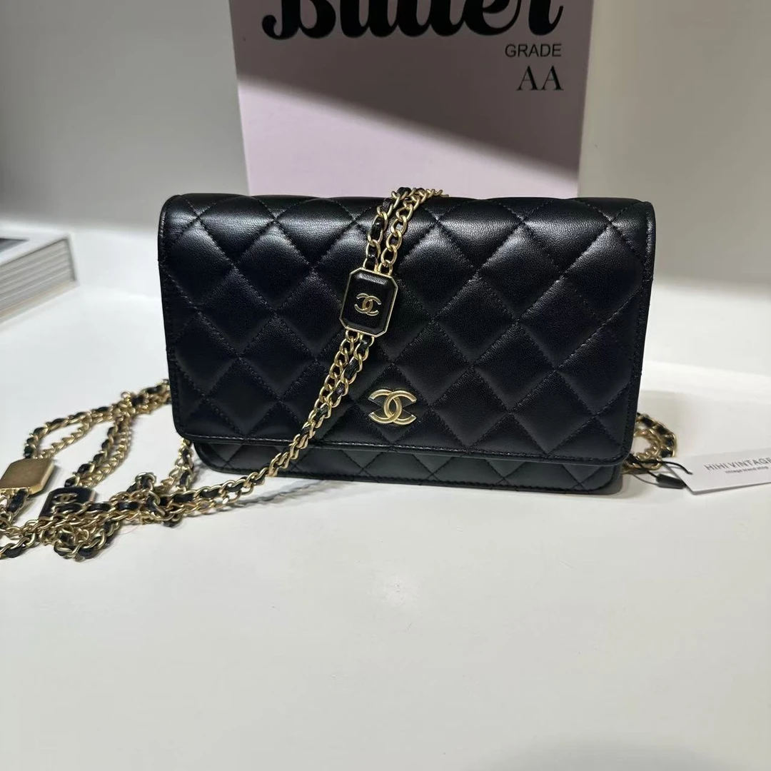 99新 Chanel/香奈儿 HIHI/Chanel 黑金菱格纹铭牌woc 10800351