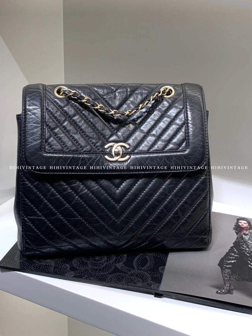 99新 Chanel/香奈儿 HIHI精选/Chanel 黑金油蜡皮V纹双肩包 24开
