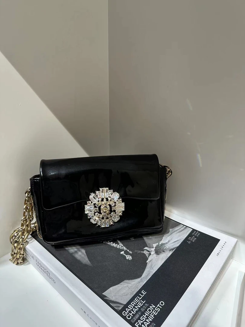 95新 Chanel/香奈儿 HIHI精选/黑金漆皮镶钻扣滚边雕花链条包12开